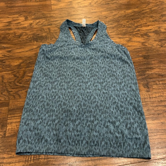 LIKE NEW 🍃 Athleta Momentum Allure Print Tank - Small - Dark Surf - blue - Picture 1 of 5